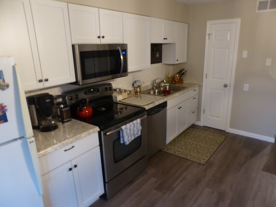 Primary Photo - 10360 Parkman Dr