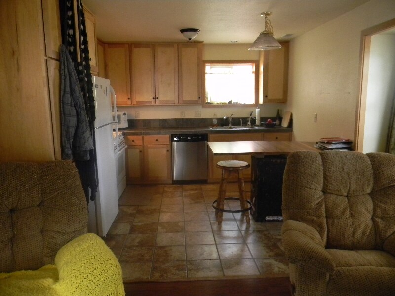 Building Photo - 120 Elkay Dr