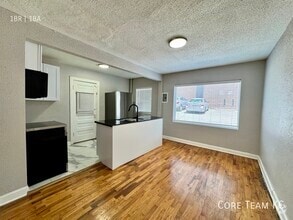 Building Photo - 1112 W 45th St