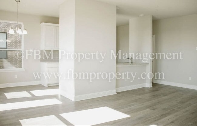 Building Photo - 2109 Layla Dr