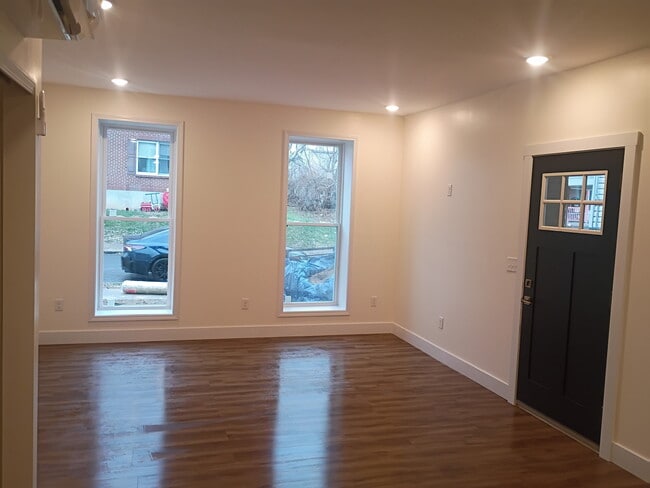 Building Photo - 1320 Banklick St