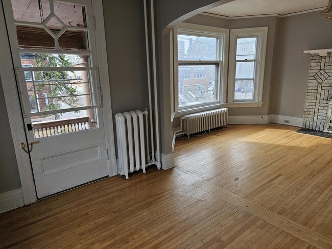 Building Photo - 209 Rue Wilbrod St