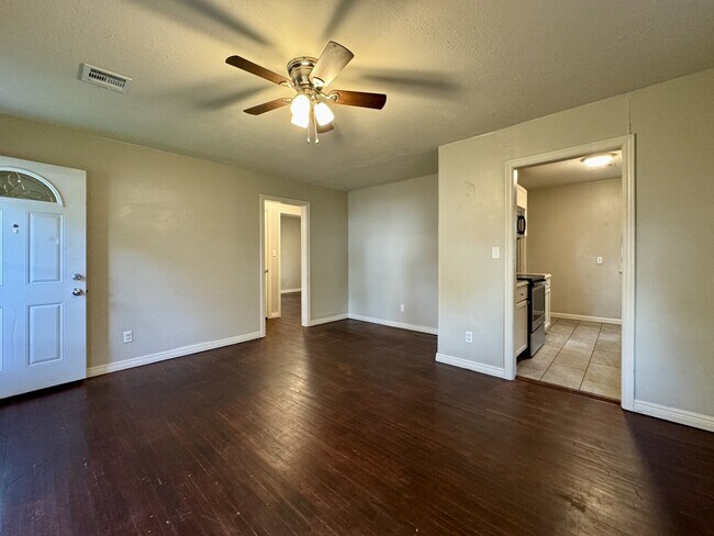 Building Photo - 543 N Mount Carmel