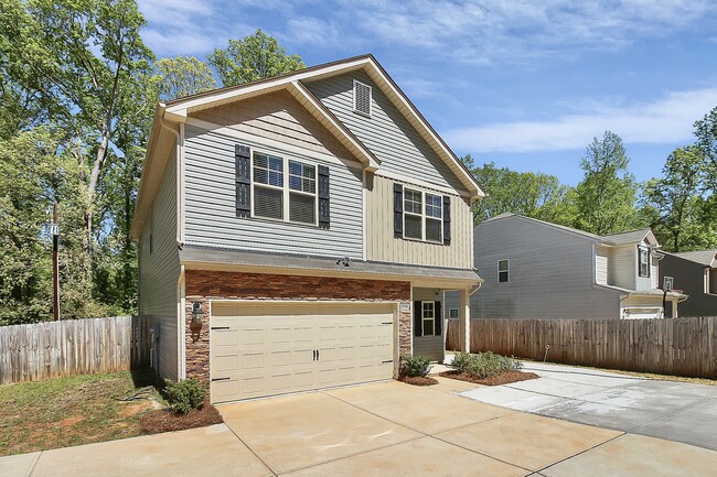Building Photo - 9042 Hood Rd