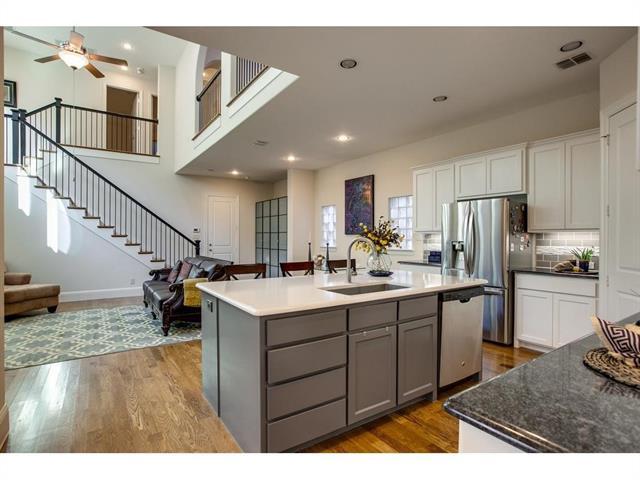 Foto del edificio - 629 Surrey Ln