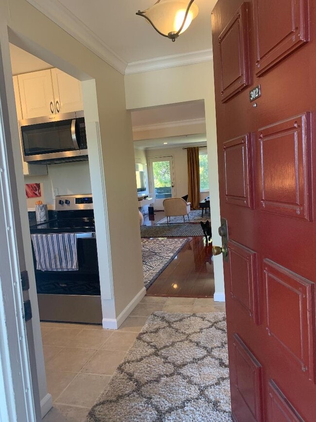 Building Photo - 4016 Farm Hill Blvd