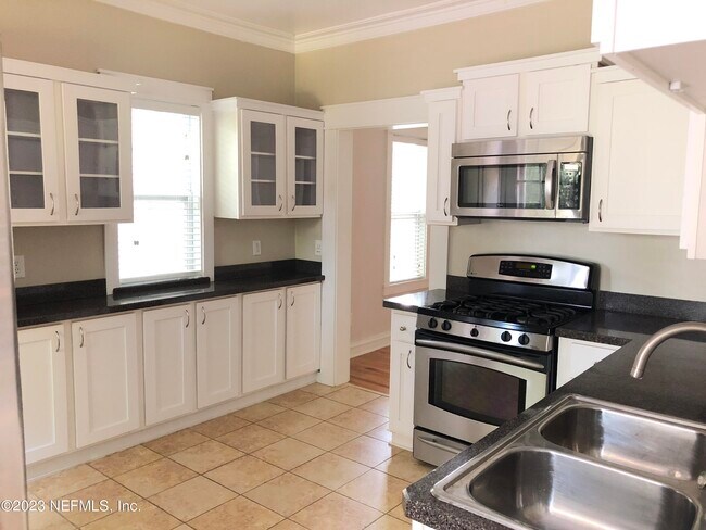 Foto del edificio - 2122 Dellwood Ave