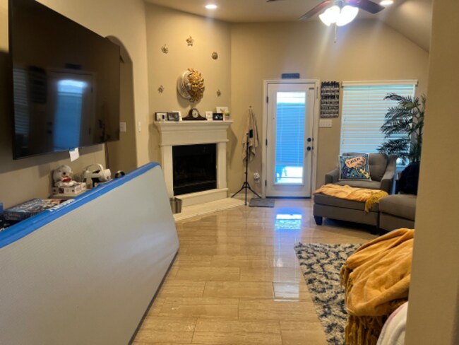 Building Photo - 9000 Heartwood Dr
