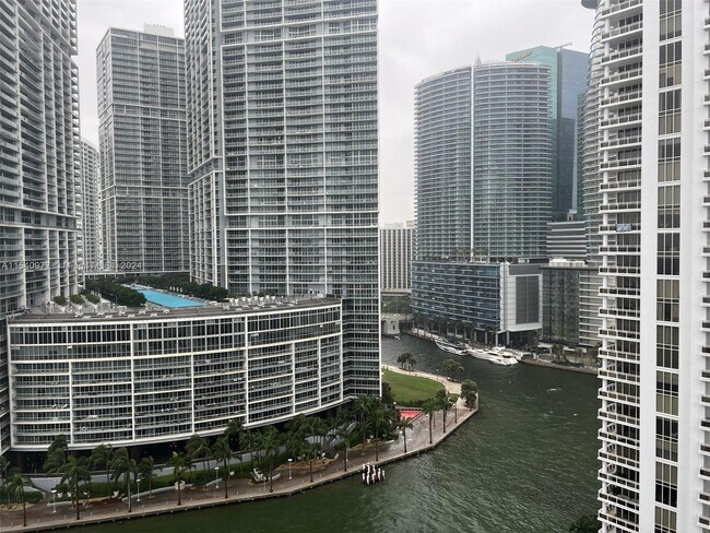 Foto del edificio - 801 Brickell Key Blvd