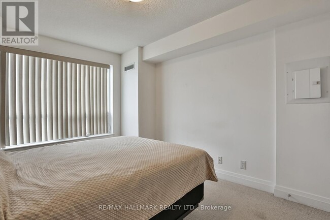 Photo du bâtiment - 812-1060 SHEPPARD Ave