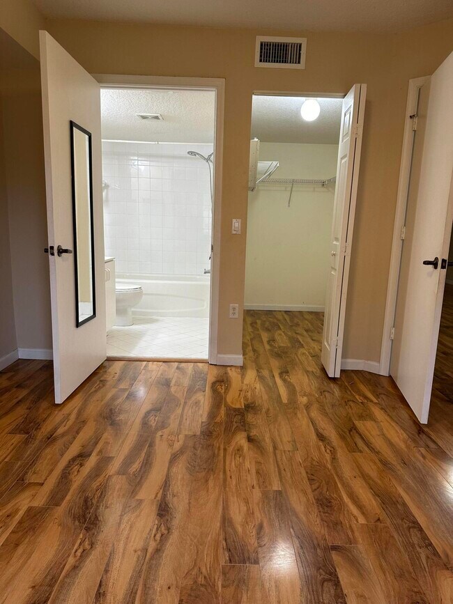 Building Photo - 3505 Briar Bay Blvd