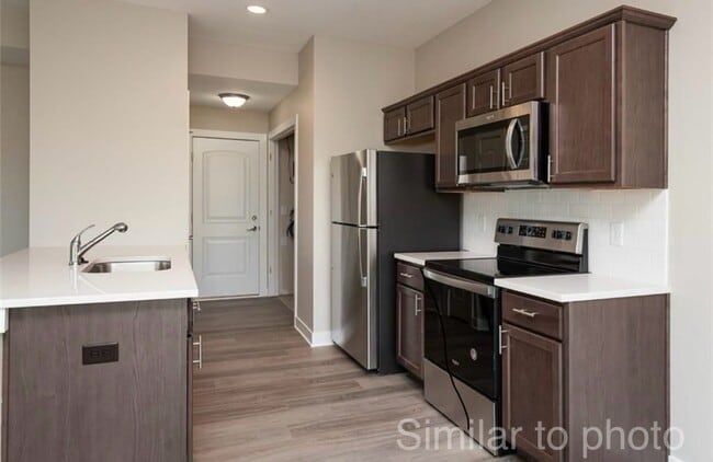 Kitchen - 908 Kinney Cir NE