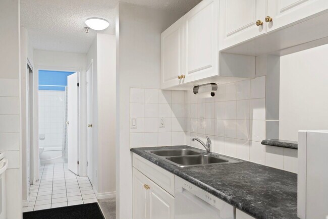 Photo du bâtiment - 1735-111 11 Ave SW