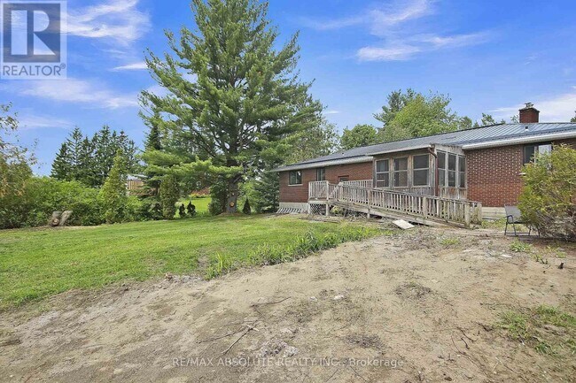 Building Photo - 1140 S Gower Dr