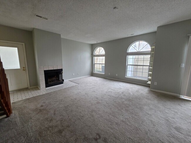 Building Photo - PEMBROKE CROSSING CONDOS