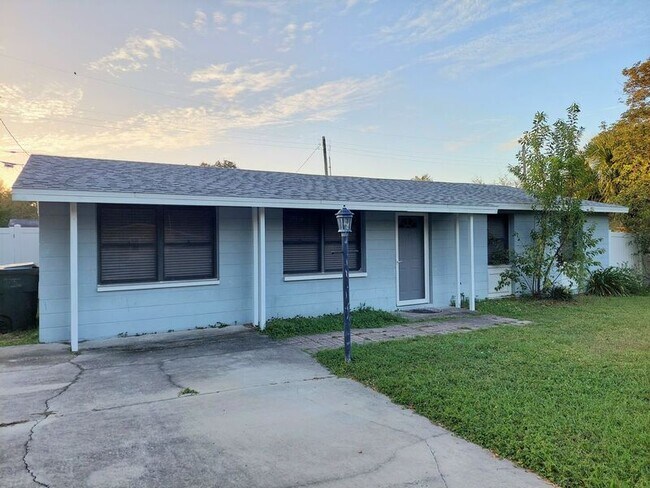 Building Photo - 1415 Carioca Dr