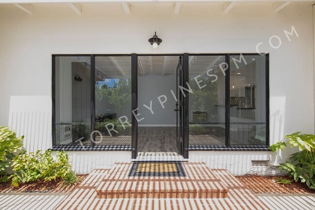 Building Photo - Gorgeous 3 br Home in Del Mar with W/D In Unit and Basketball Court!