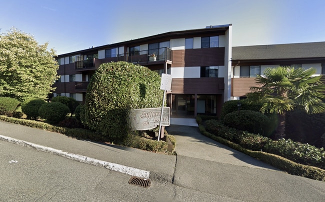 Building Photo - 1600 Dufferin Crescent