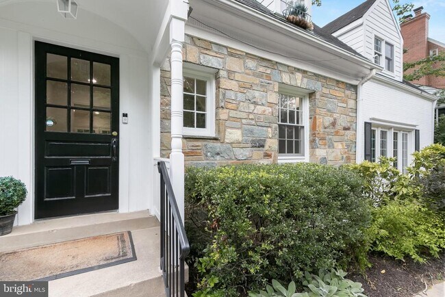 Foto del edificio - 5193 Watson St NW