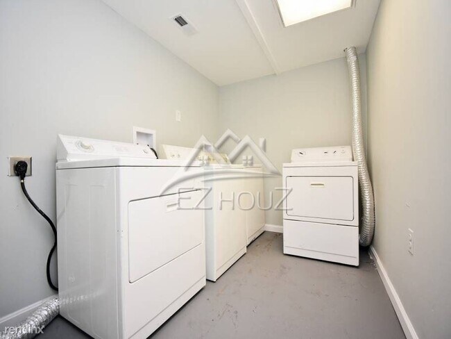 Building Photo - 2415 Greenmount Ave