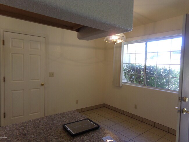Foto del edificio - 4801 N Viewpoint Dr