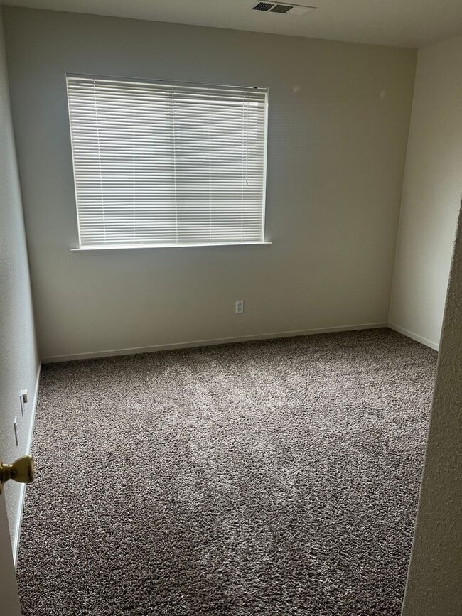 Foto del edificio - 2 Bedroom 2 bath Home with extra room