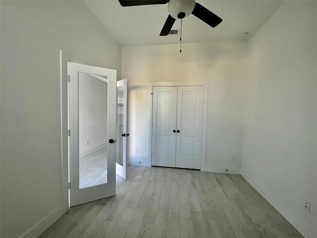 Foto del edificio - 329 Rise Ln