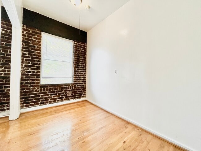 Building Photo - 1055 Sanborn Ave