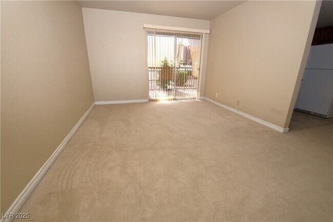 Foto del edificio - 5116 River Glen Dr