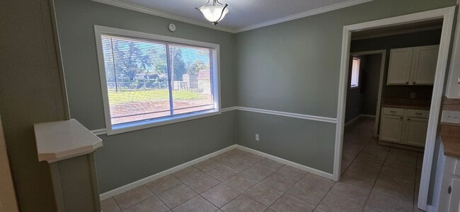 Building Photo - 2114 Ray Ave