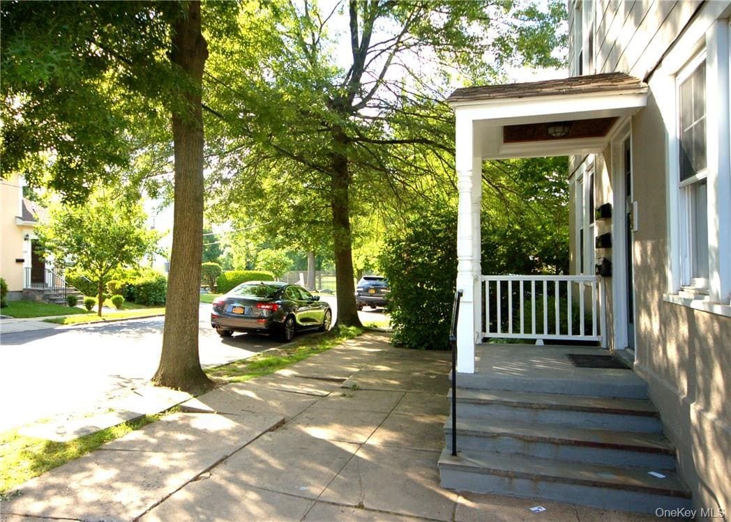 Building Photo - 221 Jensen Ave