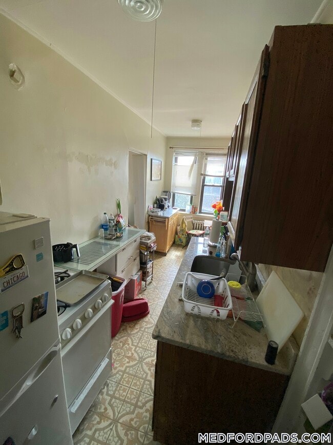 Building Photo - 53 Fellsway W
