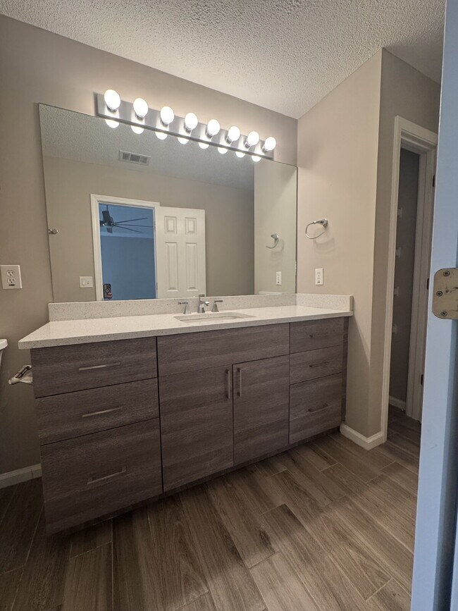 Foto del edificio - 115 Lauren Ln