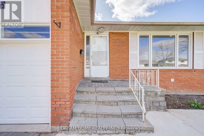 Building Photo - 1323 Shamir Crescent