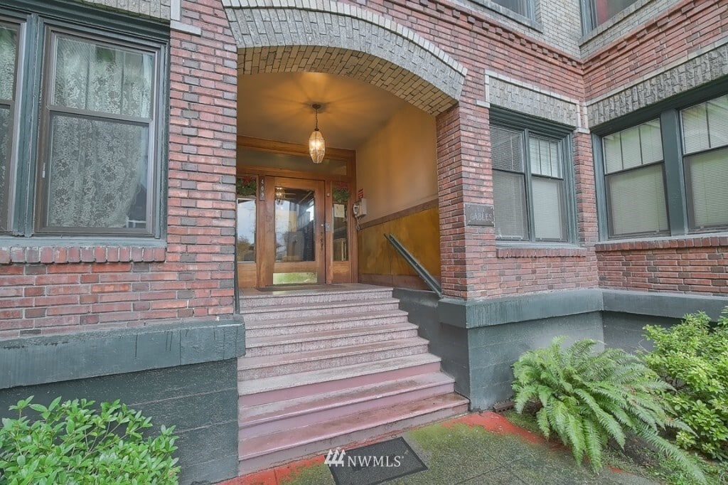 Classic historic building - 409 16th Ave E