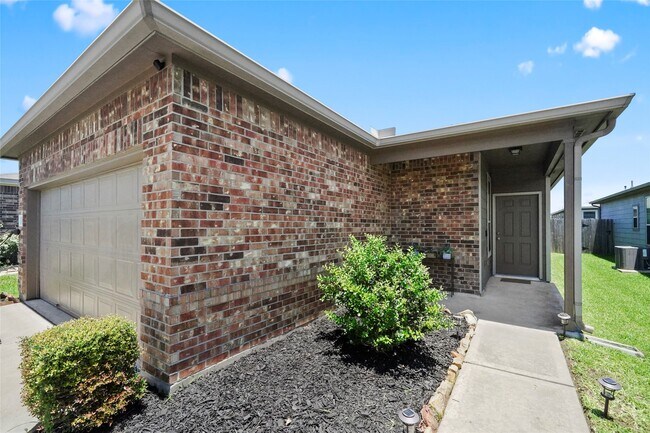 Building Photo - 2719 Skyview Long Dr