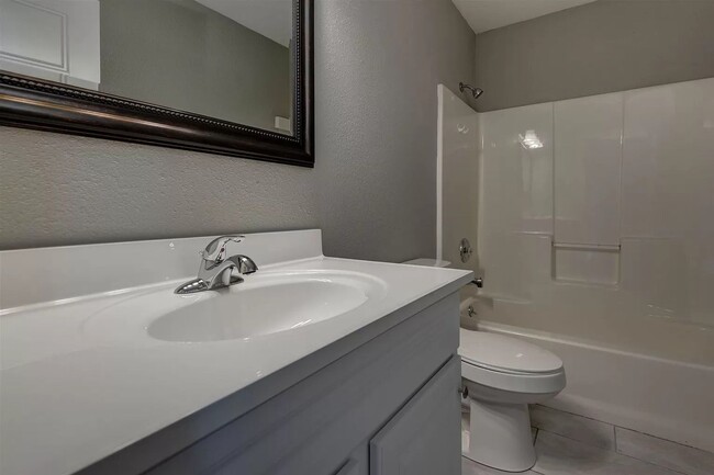 Foto del edificio - TOTALLY UPDATED!! 3 bedrooms 2 bath 1,178 ...