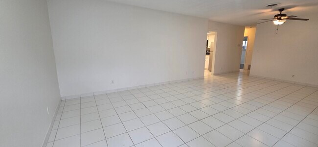 Foto del edificio - 1951 NE 56th St