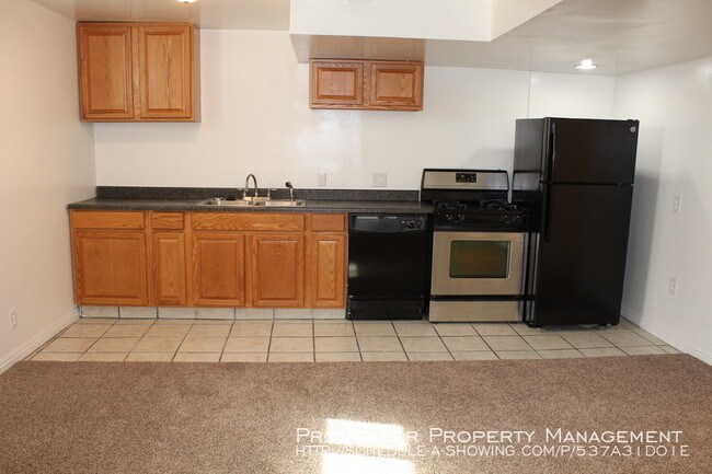 Building Photo - Huge 2 Bed, 1 Bath Clearfield Basement Unit