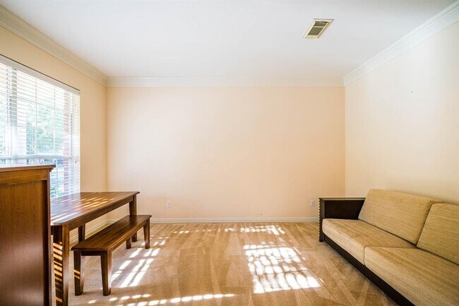 Foto del edificio - 1530 Fairview Dr