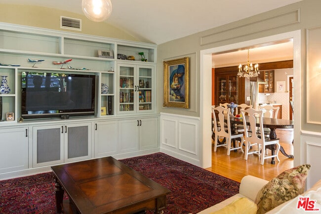 Building Photo - 2044 Manning Ave