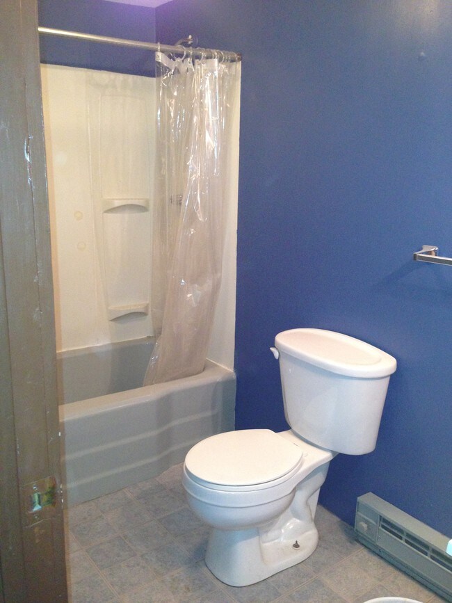 8 East St New Milford, CT 06776 Rentals New Milford, CT