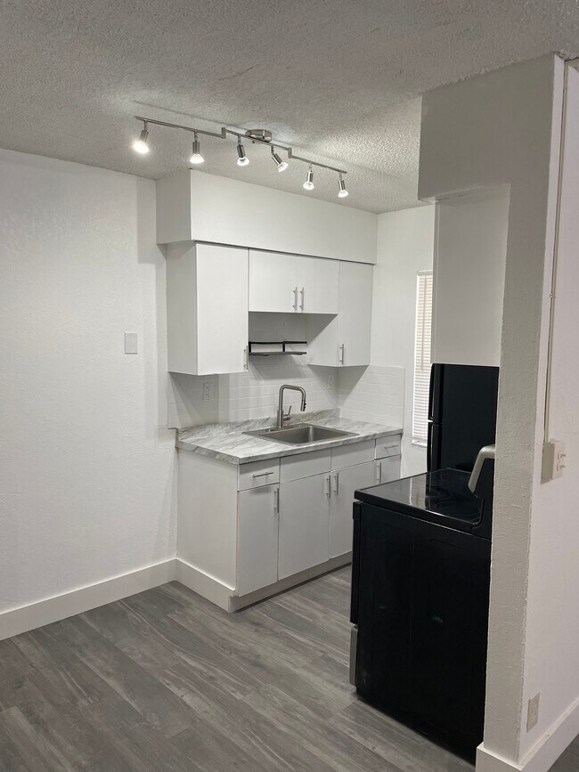 Foto del edificio - 1450 SW 8th Ct