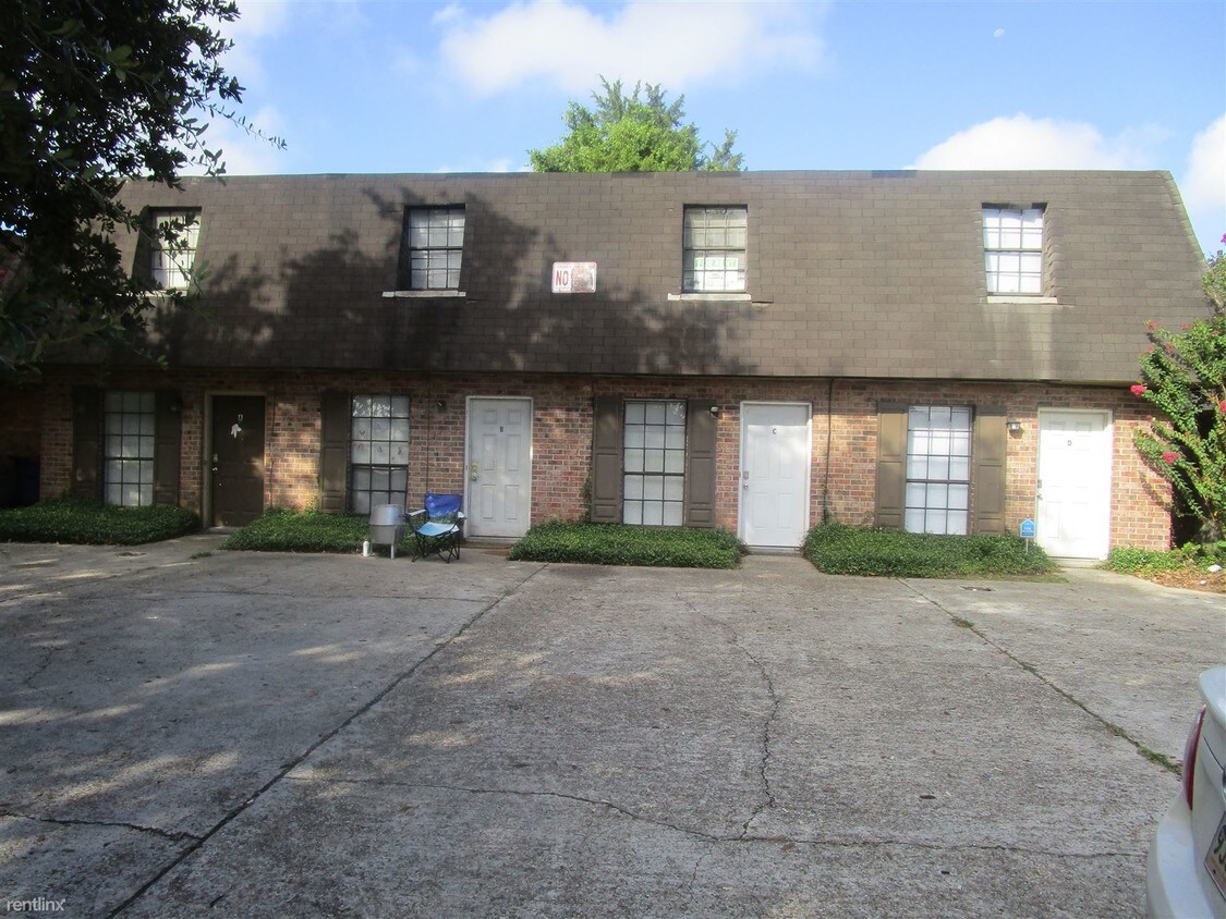 Primary Photo - 2 br, 1 bath Townhome - 402 Loire Ave Apt B