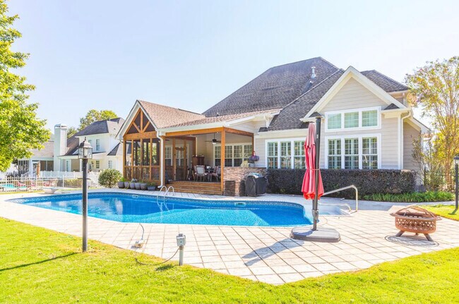 Building Photo - 4595 Cummings Cove Dr
