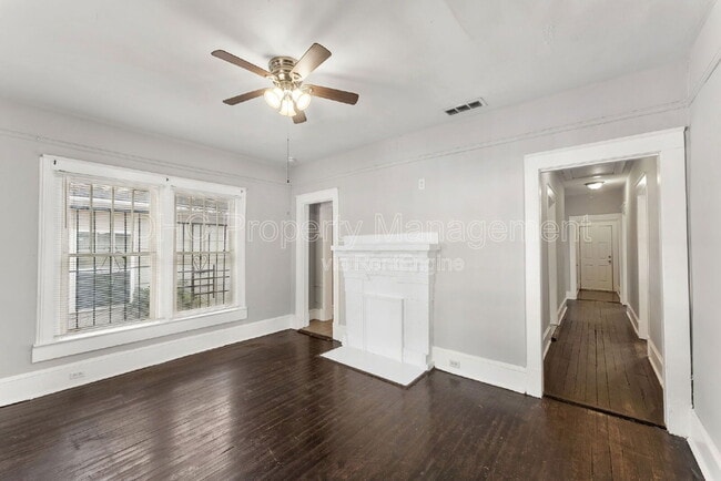 Foto del edificio - 896 Spencer St NW