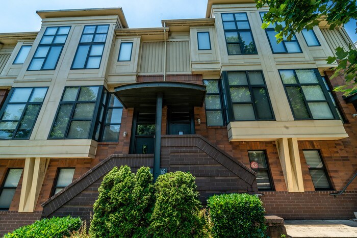 Primary Photo - First month FREE rent! 612 Garden District Dr