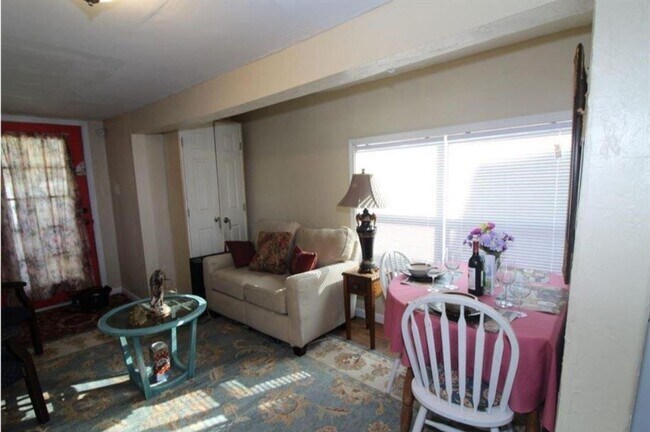 Foto del edificio - 994 HP Johnson St