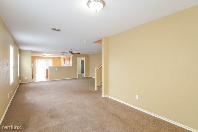 Building Photo - 6 br, 2.5 bath House - 3818 Amber Chase