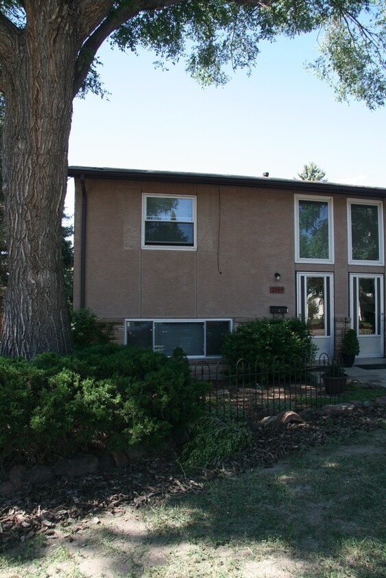 Primary Photo - 2567 E Uintah St